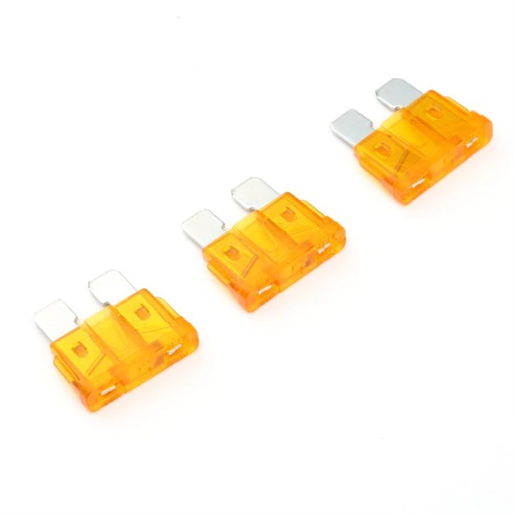 auto blade fuse with pc housing