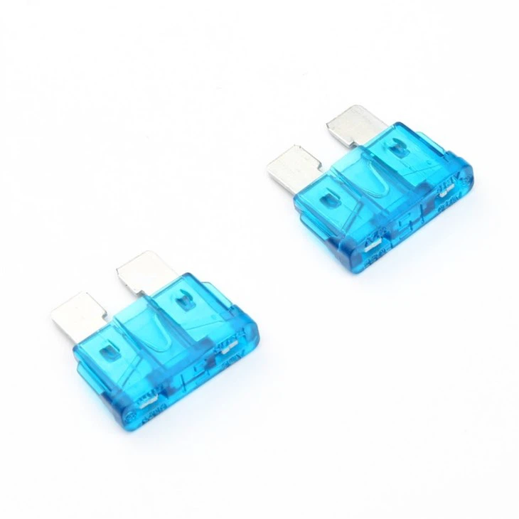 Automotive standard blade fuse